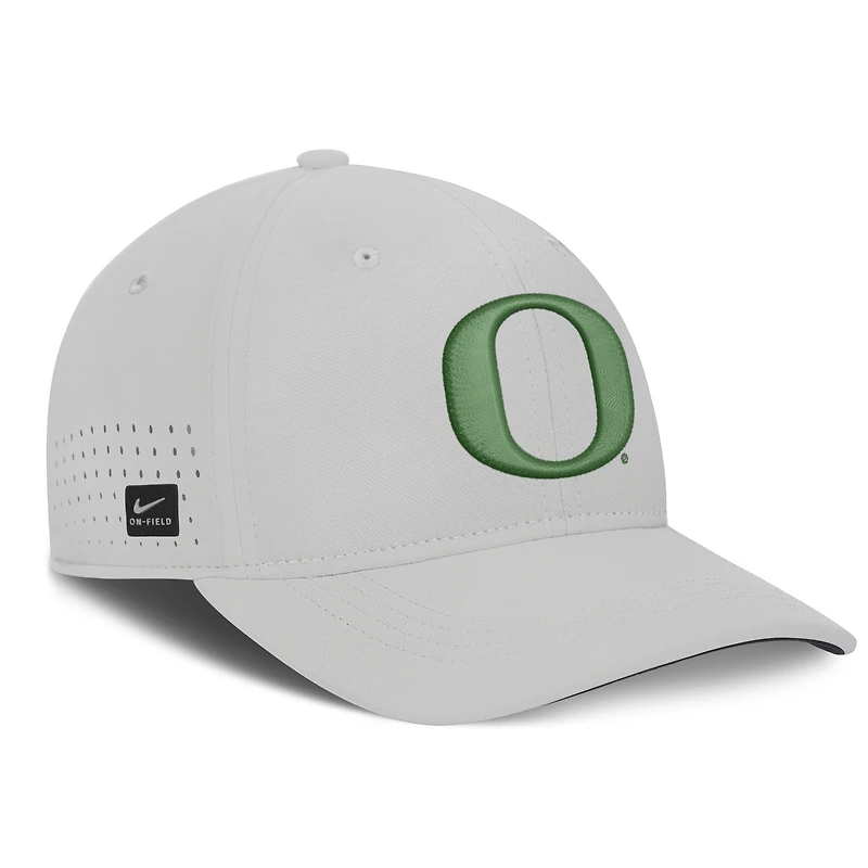 Men's Nike Gray Oregon Ducks 2026 Sideline Practice AeroBill Swooshflex Dri-FIT Hat