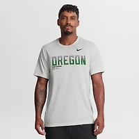 T-shirt Nike Dri-FIT gris pour homme, modèle Sideline Legend des Oregon Ducks.