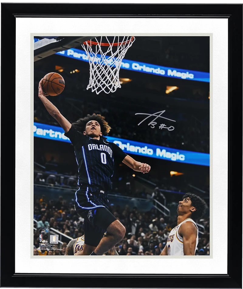 Photo dédicacée d'Anthony Black (Orlando Magic) - Dunk contre les Los Angeles Lakers (40,6 x 50,8 cm)