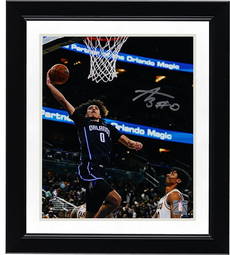 Photographie autographiée de 20,3 x 25,4 cm d'Anthony Black représentant le Dunk d'Orlando Magic contre les Lakers de Los Angeles