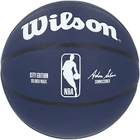 Ballon de basket-ball de collection Wilson 2023-24 City Edition dédicacé par Anthony Black Orlando Magic