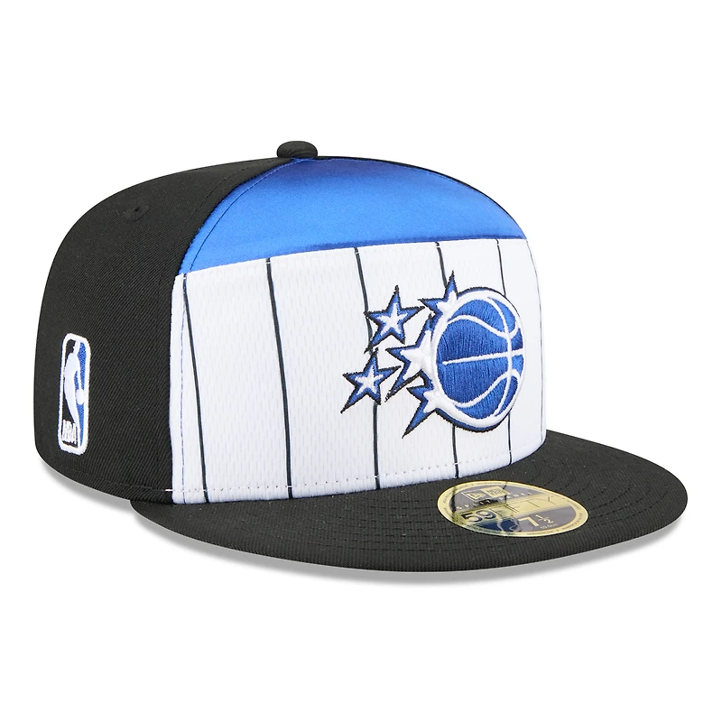 Casquette ajustée New Era 59FIFTY pour homme, blanche et noire, Orlando Magic, saison NBA 2025, modèle Tip Off Split Panel.