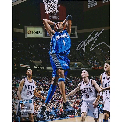 Photographie autographiée de Tracy McGrady du dunk à deux mains contre les Nets du New Jersey par le Magic d'Orlando, 8" x 10"