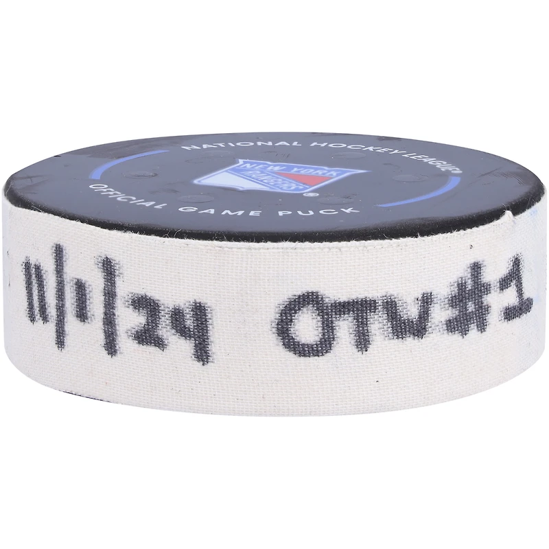 Rondelle de but utilisée par Adam Gaudette pour le match des Sénateurs d'Ottawa contre les Rangers de New York le 1er novembre 2024