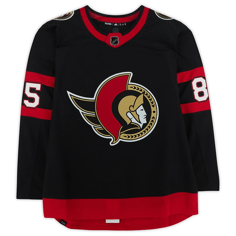 Maillot authentique Adidas noir autographié par Jake Sanderson des Sénateurs d'Ottawa