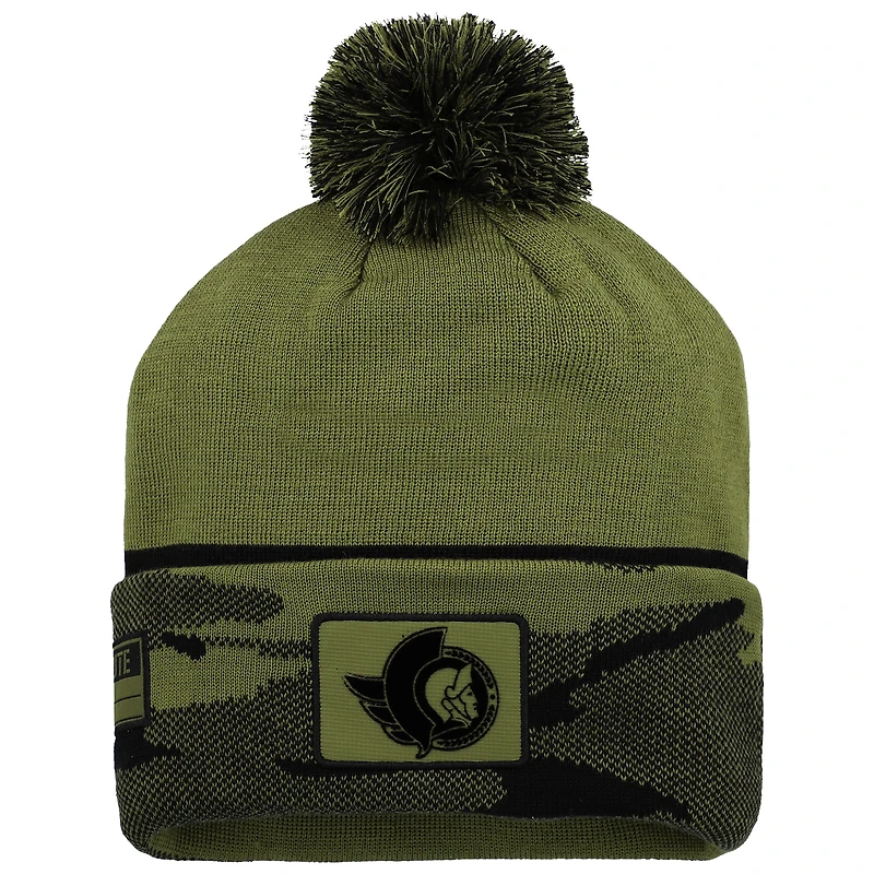Bonnet en tricot à revers et pompon pour hommes Fanatics, couleur olive, hommage aux militaires des Sénateurs d'Ottawa