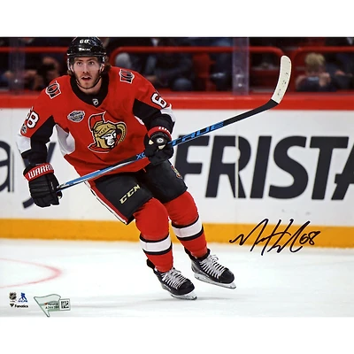 Mike Hoffman Les Sénateurs d'Ottawa ont autographié une photographie de patinage en maillot rouge de 8 po x 10 po