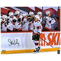 Photo autographiée de Tim Stützle, des Sénateurs d'Ottawa, célébrant son tour du chapeau (16 po x 20 po).