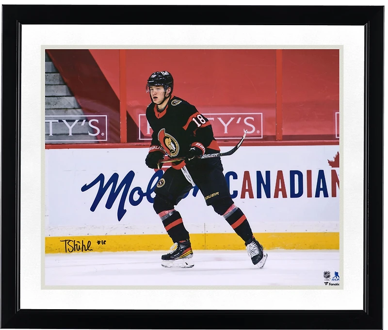 Photo autographiée de Tim Stützle, des Sénateurs d'Ottawa, lors de ses débuts dans la LNH (40,6 x 50,8 cm).