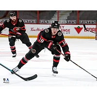Photographie non signée de Tim Stutzle pour ses débuts dans la LNH avec les Sénateurs d'Ottawa