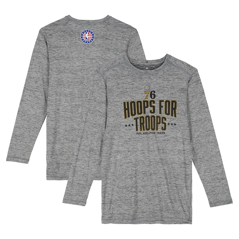 T-shirt à manches longues gris « Hoops For Troops » des Philadelphia 76ers, saison NBA 2025-2026.