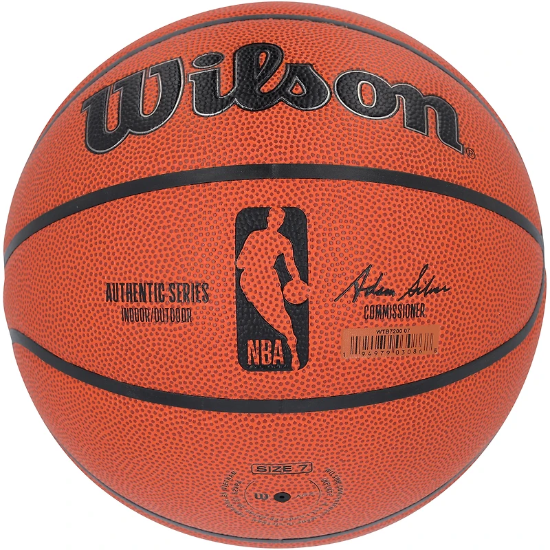 Ballon de basket-ball d'intérieur/extérieur Wilson Authentic Series dédicacé par Allen Iverson, Julius « Dr. J » Erving et Tyrese Maxey des Philadelphia 76ers, avec plusieurs surnoms