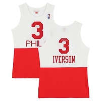Maillot authentique blanc/rouge autographié par Allen Iverson des Philadelphia 76ers, Mitchell & Ness 2003-04, avec inscription « HOF 2K16 »