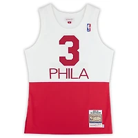 Maillot authentique autographié par Allen Iverson des Philadelphia 76ers, Mitchell & Ness, blanc/rouge, 2003-04, avec inscription « The Answer ».