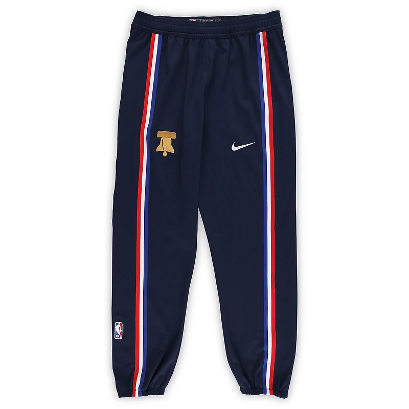 Pantalon Nike City bleu marine porté par Joel Embiid (Philadelphia 76ers) lors de la saison NBA 2025-2026 - Taille 2XLT