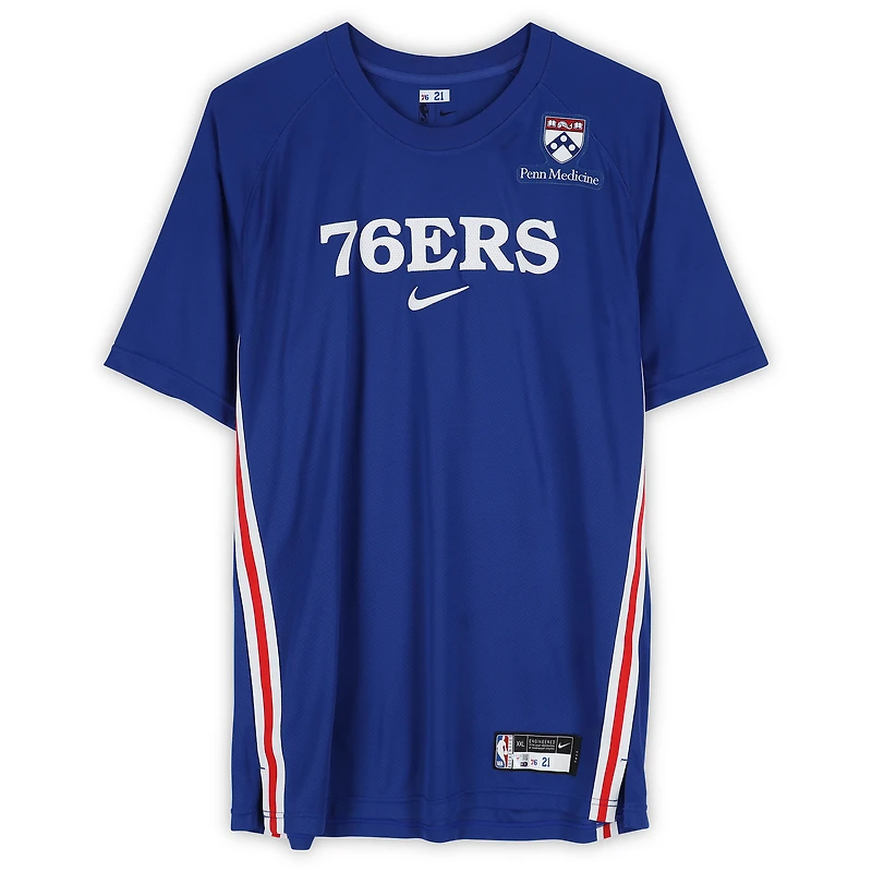 Maillot Nike à manches courtes bleu roi porté par Joel Embiid des Philadelphia 76ers lors de la saison NBA 2025-2026 - Taille 2XLT