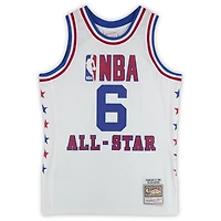 Maillot blanc Swingman Mitchell & Ness autographié par Julius « Dr. J » Erving des Philadelphia 76ers lors du match des étoiles NBA 1985