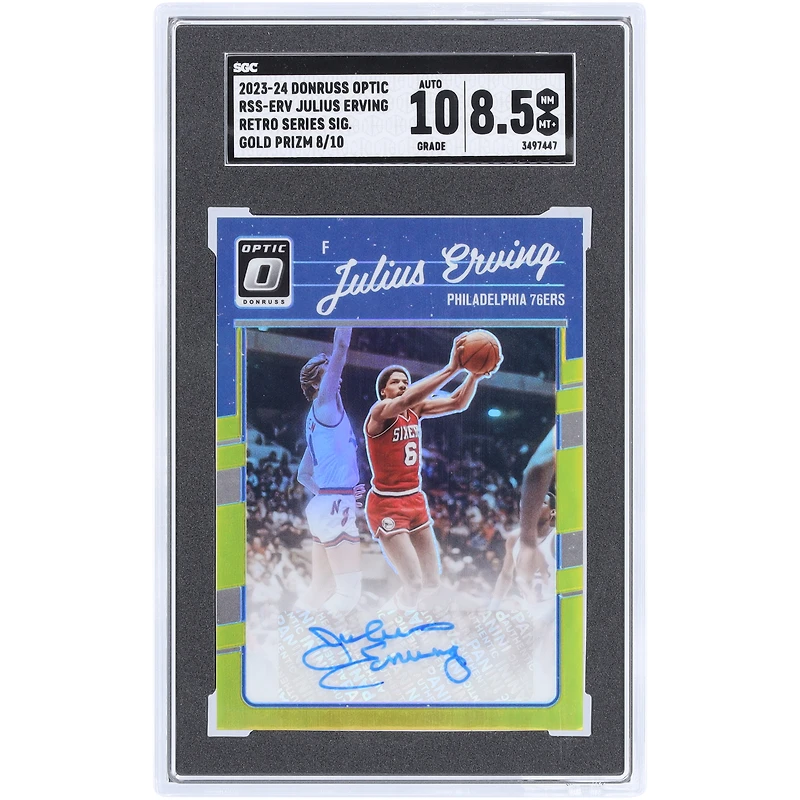 Carte Panini Donruss Optic Gold Prizm Retro Series 2023-24 autographiée par Julius Erving des Philadelphia 76ers #RSS-ERV #8/10 SGC authentifiée 8,5/10