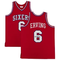 Maillot réplique autographié rouge Mitchell & Ness 1982-83 des Philadelphia 76ers de Julius Erving