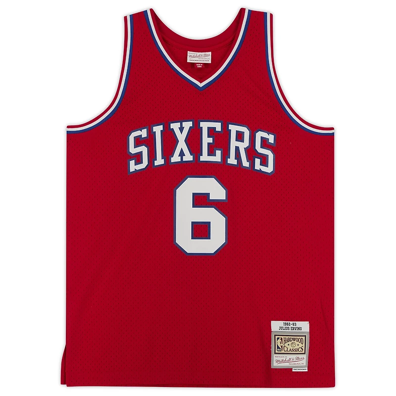 Maillot réplique autographié rouge Mitchell & Ness 1982-83 des Philadelphia 76ers de Julius Erving