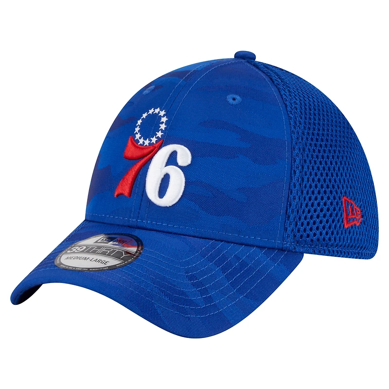 Casquette New Era Royal Philadelphia 76ers Subtle Camo 39THIRTY Flex pour homme