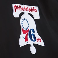 Veste zippée en satin noire pour homme de la collection Hardwood Classics Blackout des Philadelphia 76ers