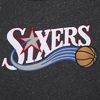 Sweat-shirt délavé à la neige Hardwood Classics Collection Blackout des Philadelphia 76ers pour homme