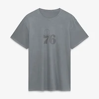 T-shirt Fanatics gris Philadelphia 76ers Beach Wash pour homme