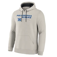 Sweat à capuche premium blanc cassé pour homme, collection Crossover des Philadelphia 76ers, avec logo Blocked Shot