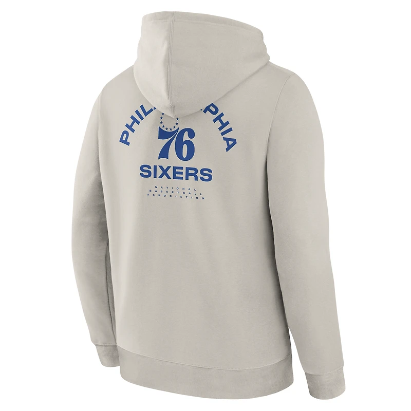 Sweat à capuche premium blanc cassé pour homme, collection Crossover des Philadelphia 76ers, avec logo Blocked Shot