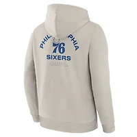 Sweat à capuche premium blanc cassé pour homme, collection Crossover des Philadelphia 76ers, avec logo Blocked Shot