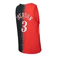 Mitchell & Ness Allen Iverson pour homme Noir/Rouge Philadelphia 76ers Hardwood Classics Tie-Dye Nom et numéro - Débardeur