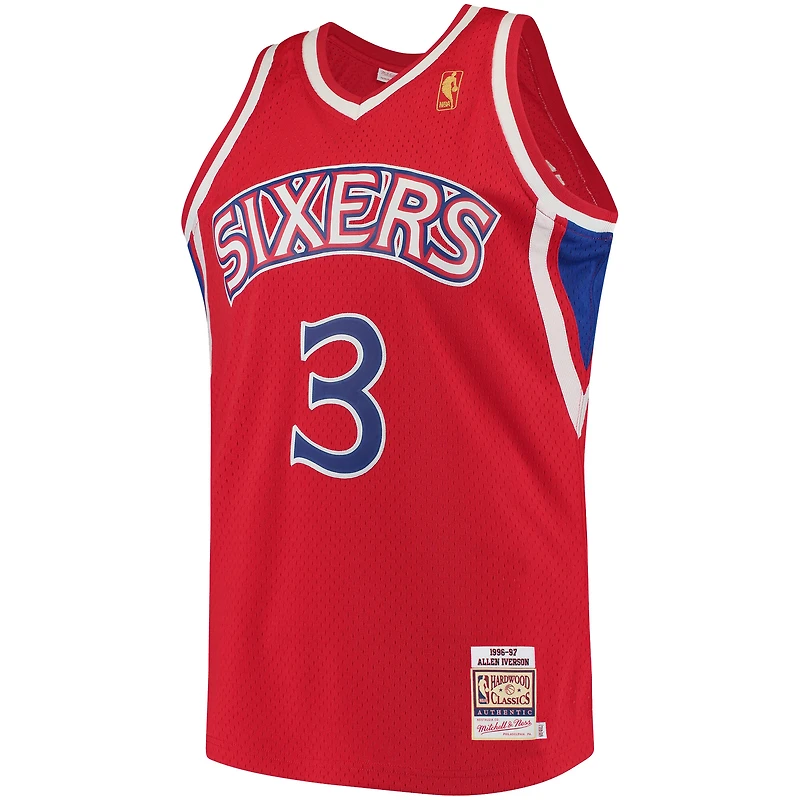 Maillot authentique Mitchell & Ness Allen Iverson rouge Philadelphia 76ers 1996/97 Hardwood Classics pour homme