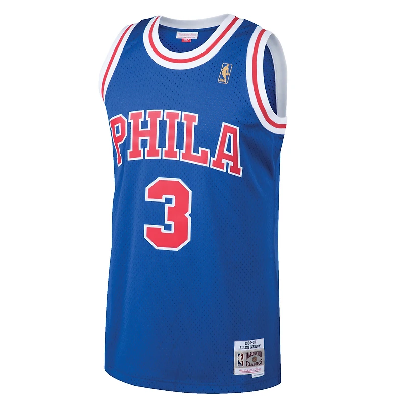 Maillot Swingman Mitchell & Ness Allen Iverson Royal Philadelphia 76ers 1996/97 Hardwood Classics pour hommes
