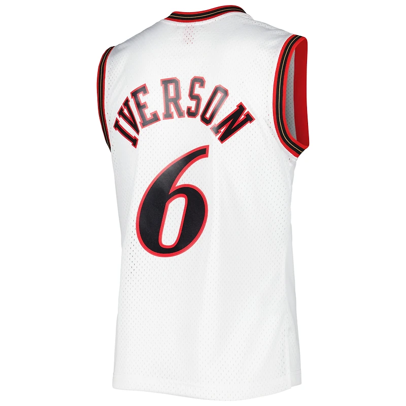Maillot Mitchell & Ness Allen Iverson blanc pour homme Philadelphia 76ers 2002/03 Hardwood Classics Swingman