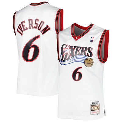 Maillot Mitchell & Ness Allen Iverson blanc pour homme Philadelphia 76ers 2002/03 Hardwood Classics Swingman