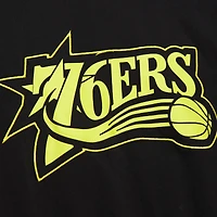 T-shirt noir de qualité supérieure pour homme Mitchell & Ness Philadelphia 76ers Hardwood Classics Neon Nights