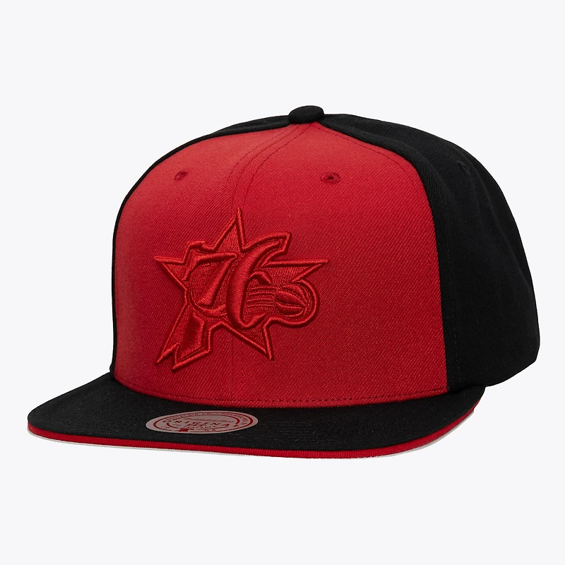 Casquette snapback Mitchell & Ness rouge/noir Philadelphia 76ers pour homme