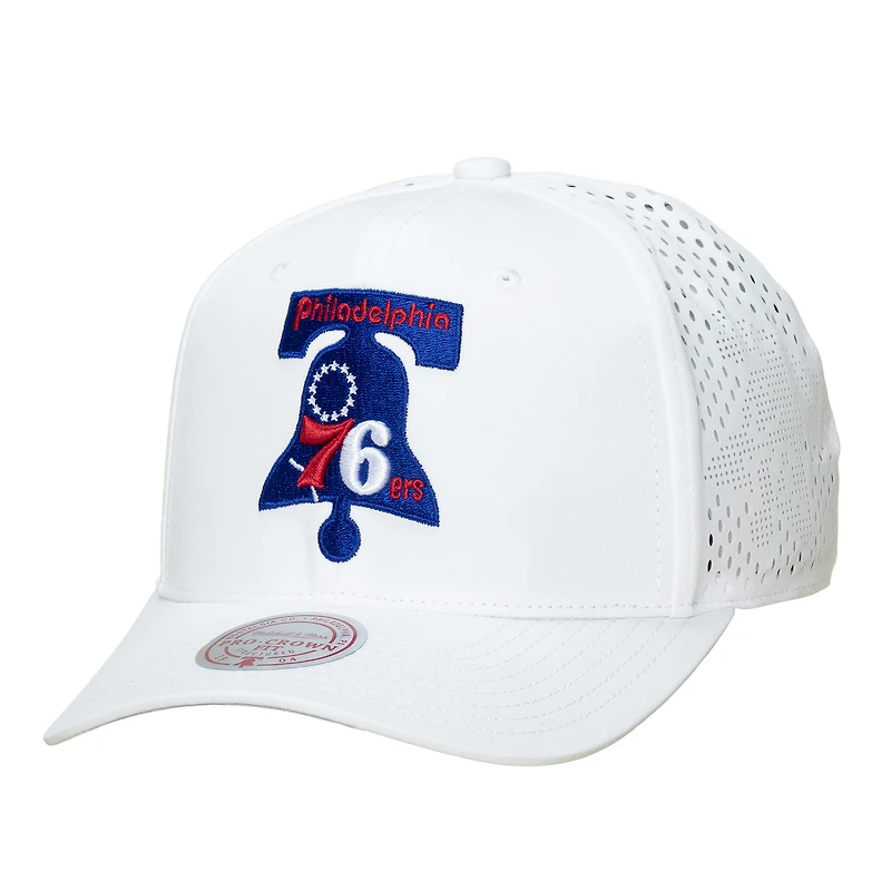 Casquette Mitchell & Ness blanche pour homme Philadelphia 76ers Perfect Lightweight Pro Crown ajustable