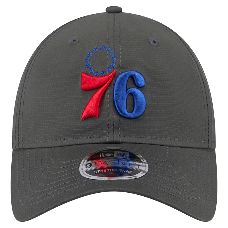 Casquette ajustable New Era 9TWENTY Active Ripstop des Philadelphia 76ers pour homme, couleur charbon