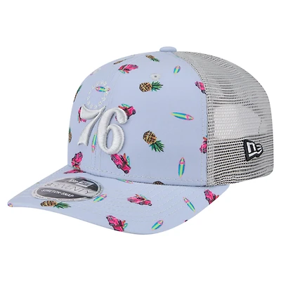 Casquette extensible à bouton-pression New Era bleu clair/gris pour homme, motif Adventure Aloha 9SEVENTY des Philadelphia 76ers