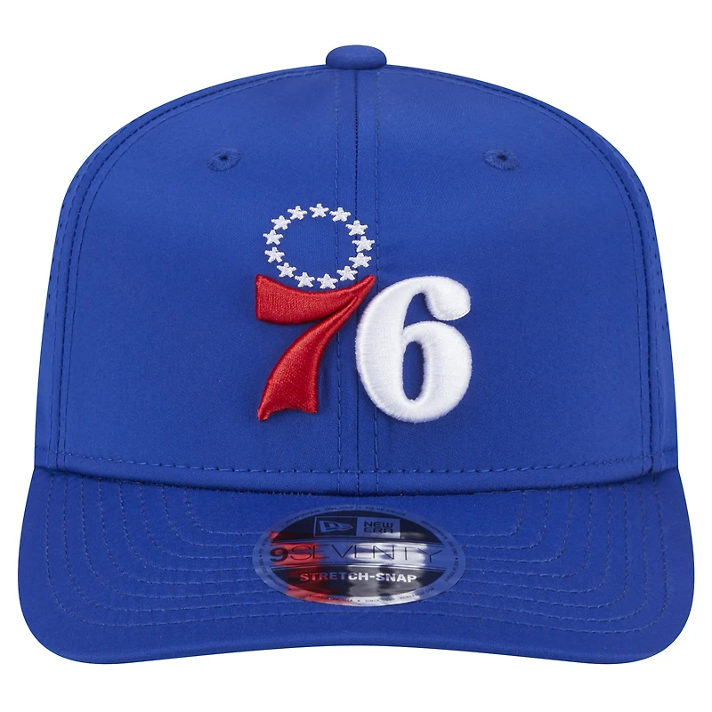 Casquette ajustable extensible à boutons-pression New Era Royal Philadelphia 76ers Adventure Perform 9SEVENTY pour homme