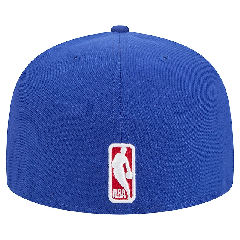 Casquette ajustée 59Fifty Sport Night Script New Era Royal Philadelphia 76ers pour homme