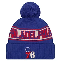Bonnet en tricot à revers rétro Philadelphia 76ers Royal New Era pour homme avec pompon