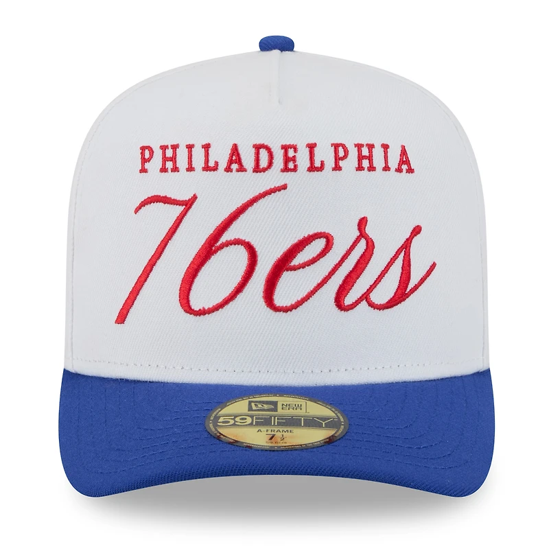 Casquette ajustée New Era 59FIFTY blanche/bleu marine des Philadelphia 76ers, draft NBA 2025