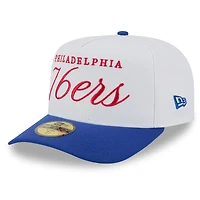 Casquette ajustée New Era 59FIFTY blanche/bleu marine des Philadelphia 76ers, draft NBA 2025