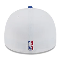 Casquette ajustée New Era 59FIFTY blanche/bleu marine des Philadelphia 76ers, draft NBA 2025