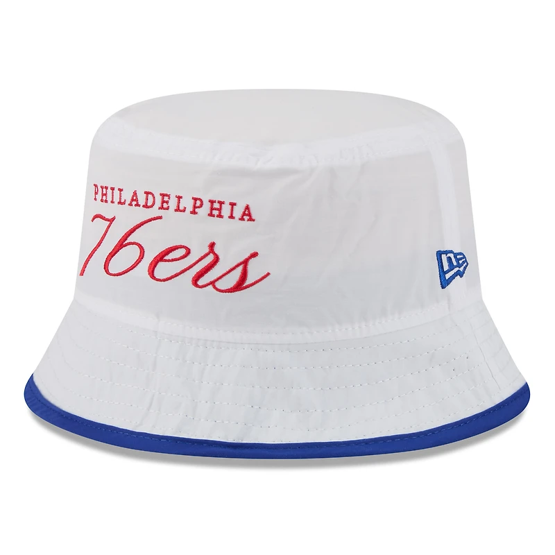 bob en nylon New Era blanc/bleu roi des Philadelphia 76ers, draft NBA 2025