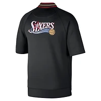 veste Nike pour homme, modèle Classic Edition Hardwood Classics, noire, les 76ers de Philadelphie. Authentique match à boutons-pression.