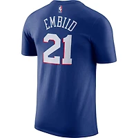 T-shirt Performance Joel Embiid Royal Philadelphia 76ers pour homme avec nom et numéro de joueur